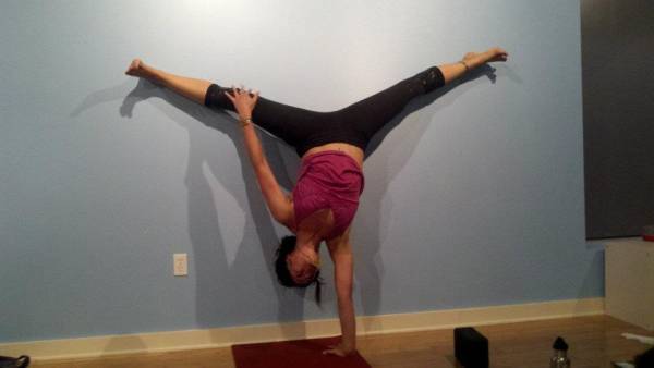 handstand, one arm handstand, gymnastics, yoga, forest yoga, willow ryan