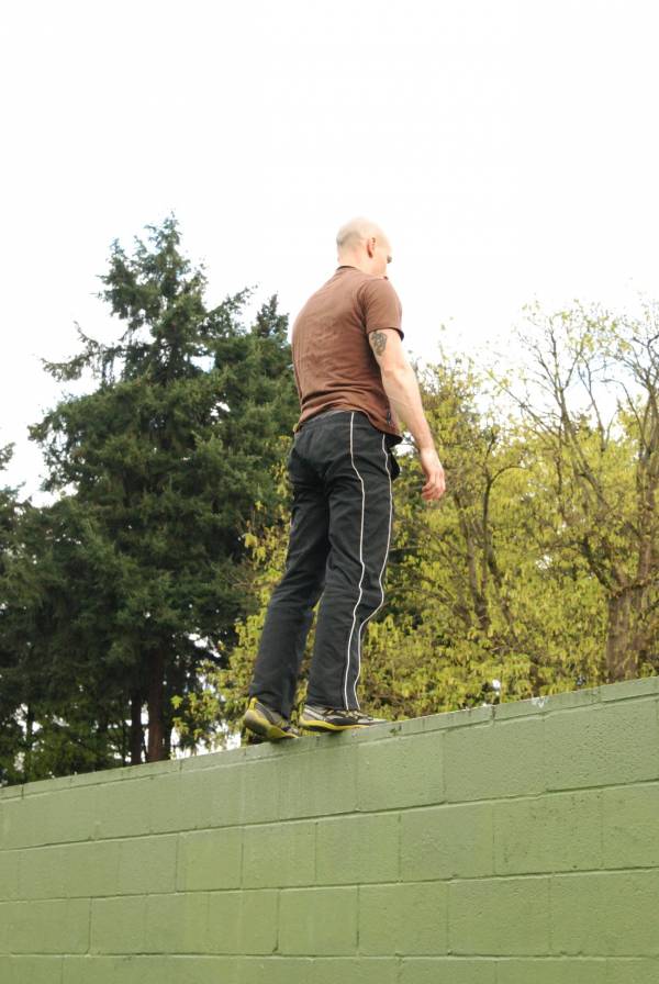 parkour, parkour climb-up, climb-up, parkour climb up, climbing a wall