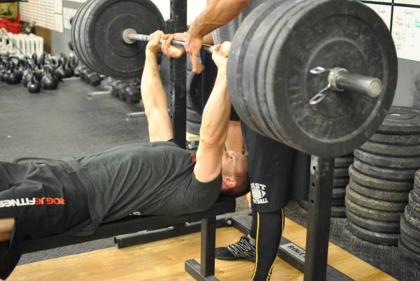 Bench press with 2024 pull down bar