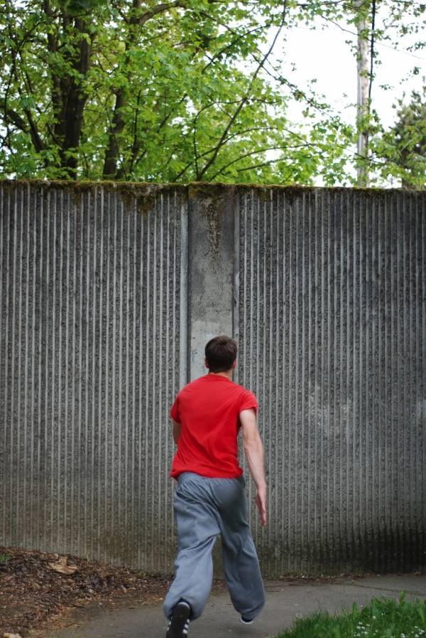 parkour, parkour climb-up, wall run, parkour wall run, climbing a wall