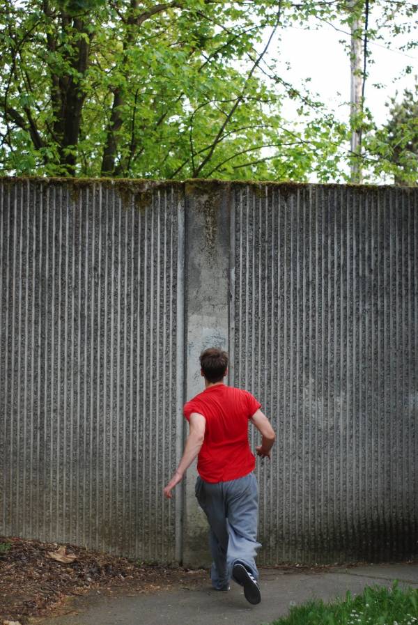 parkour, parkour climb-up, wall run, parkour wall run, climbing a wall