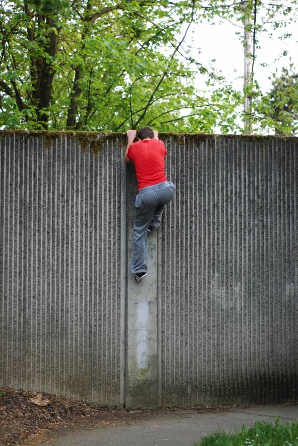 parkour, parkour climb-up, wall run, parkour wall run, climbing a wall