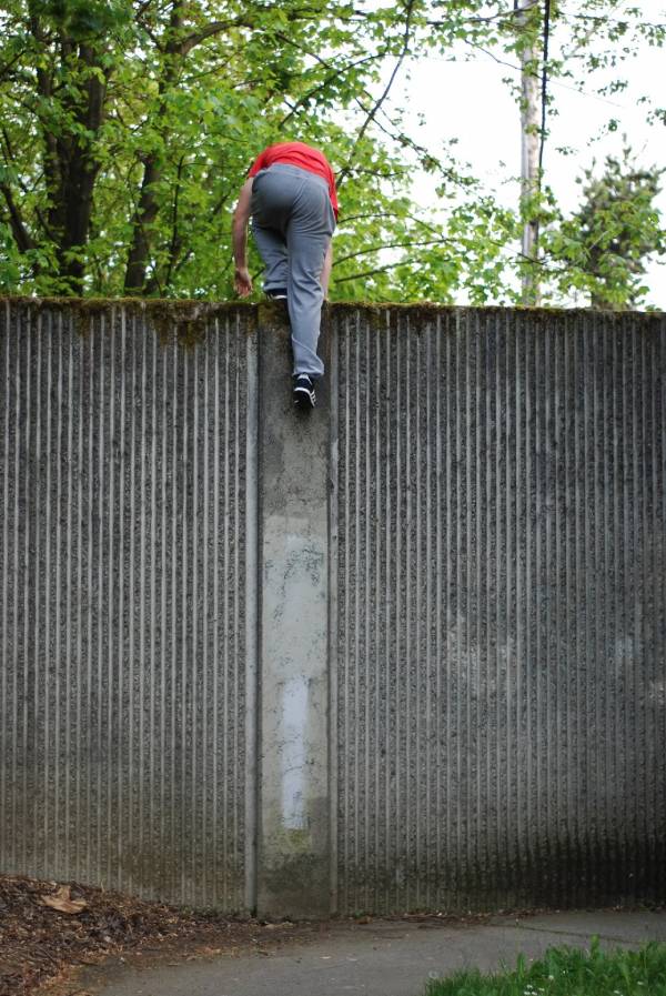 parkour, parkour climb-up, wall run, parkour wall run, climbing a wall