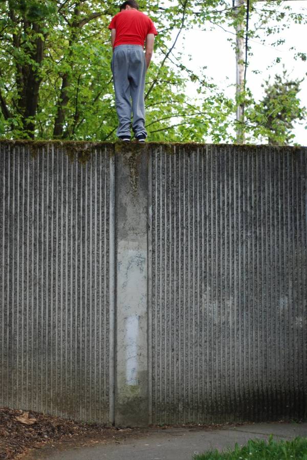 parkour, parkour climb-up, wall run, parkour wall run, climbing a wall