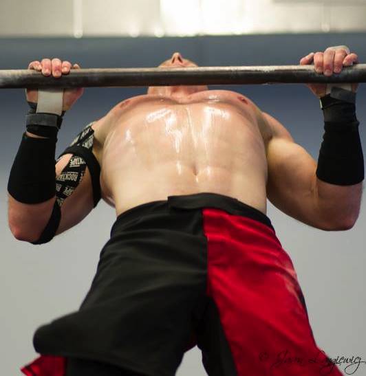 In Defense of the Kipping Pull Up - Breaking Muscle