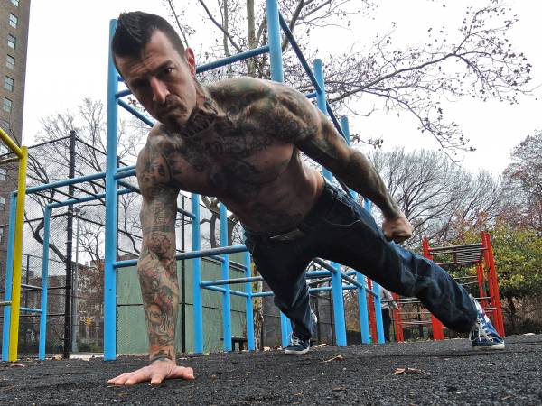 One arm push up