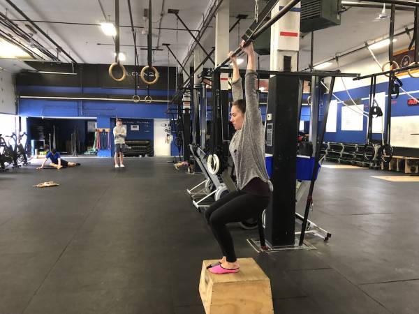 Feet-Planted Deadhang Hold