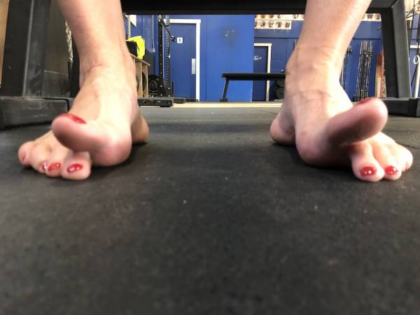Lift and lower your big toe to give it the exercise it needs.