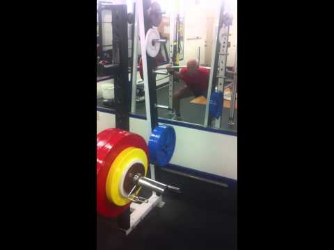 Charles blacks out on a 390 squat (3 reds ;-(