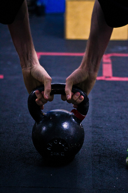 How To Do The Perfect Kettlebell Swing - Breaking Muscle