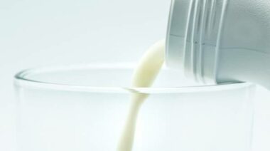 colostrum, first milk, cows milk, colostrum antioxidants, antioxidant milk