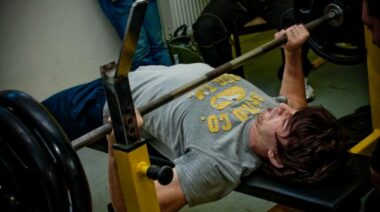 bench press, powerlifting, lifting protocols, fast lifting, slow lifting