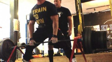 chains, deadlifting with chains, powerlifting, variable resistance training, vrt