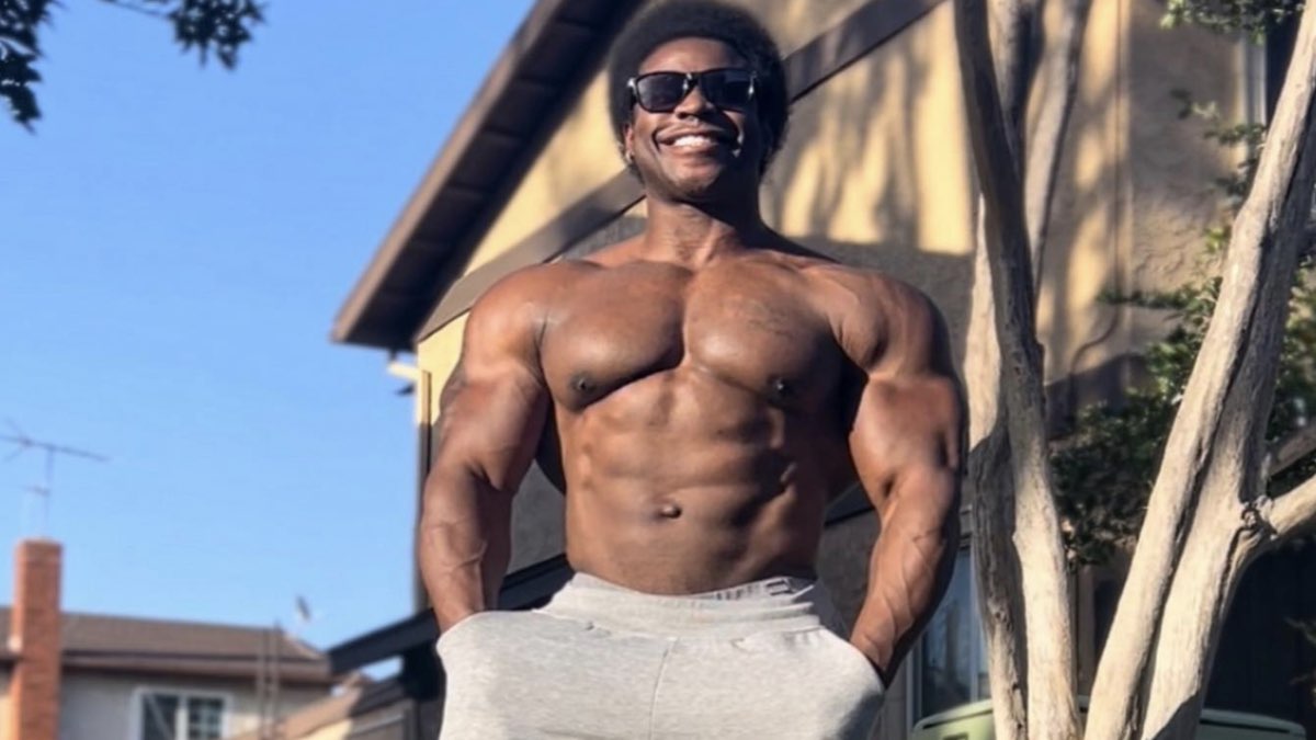 Bodybuilder Breon Ansley Annihilates His Back and Chest with the