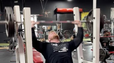 Kirvay shows off incredible endurance with a 20-rep, 225-pound shoulder press