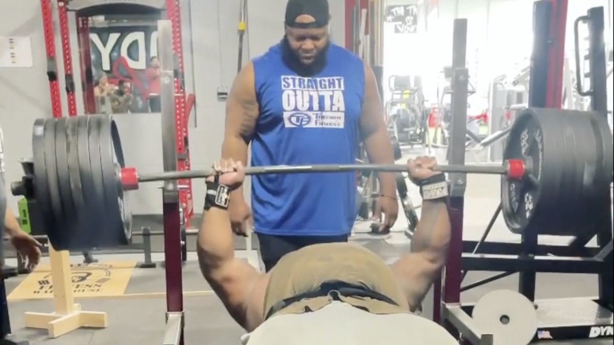 Julius Maddox bench pressing 765lbs for an unofficial WR : r/sports