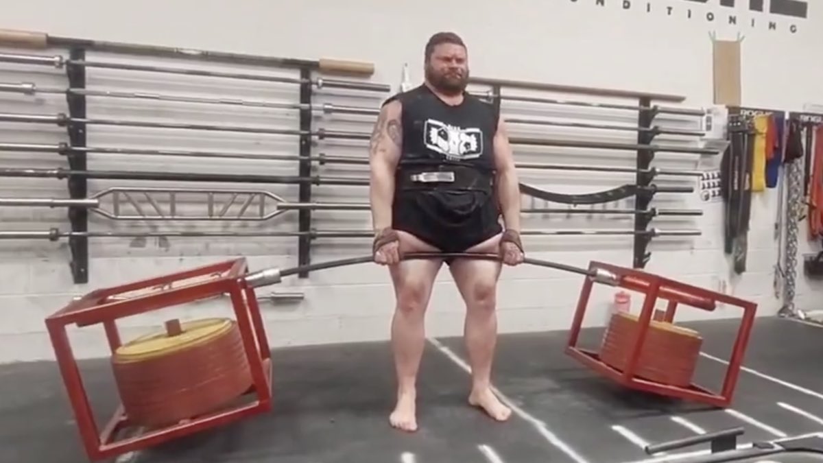Sean Hayes Smashes Silver Dollar Deadlift World Record by Pulling 560