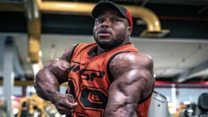 Shaun Clarida shows off his immense arms in mid-April 2022