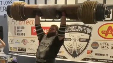 Lukáš Pepř completes a staggering log lift in early May 2022, a new Czech log lift record