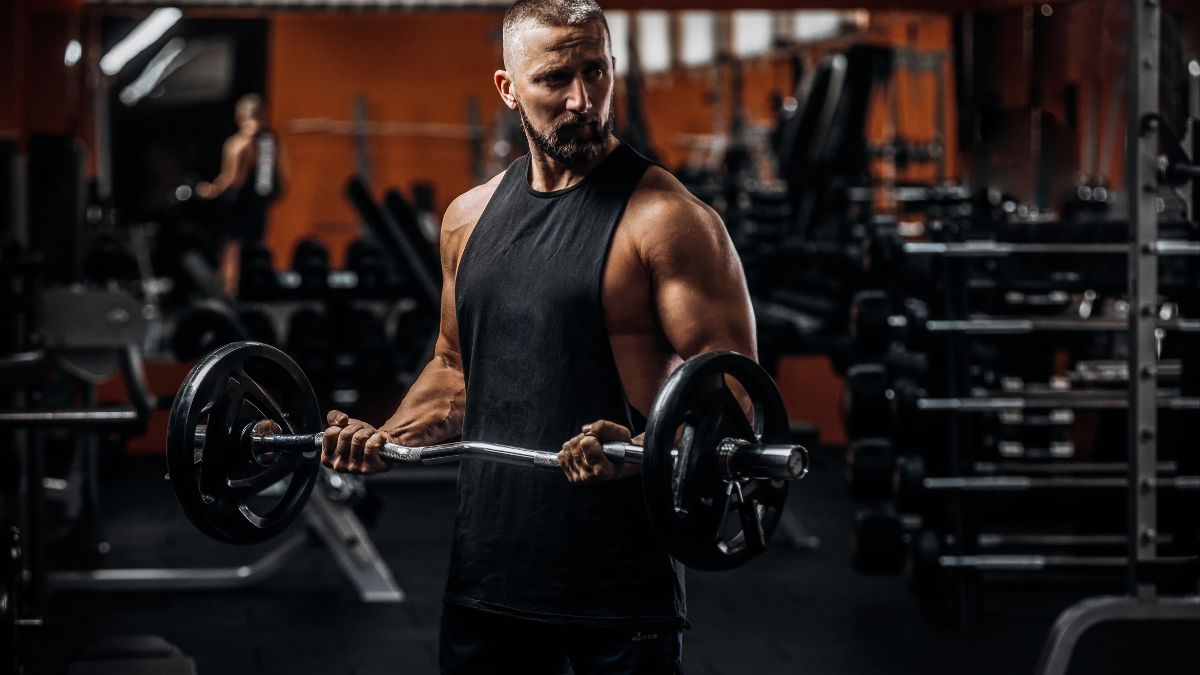 wide grip standing barbell curl