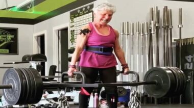 Mary Duffy 250-pound trap bar deadlift with 50-pound chains July 2022