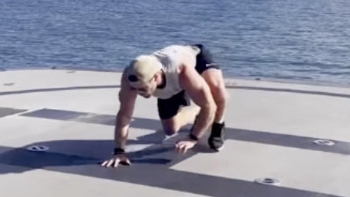 Check Out Chris Hemsworth’s Minimal Equipment Workout on a Naval Ship