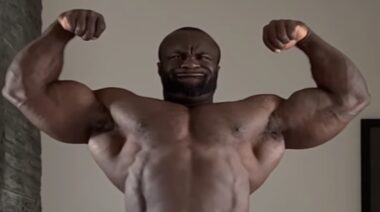 Samson Dauda 330-pound physique August 2022