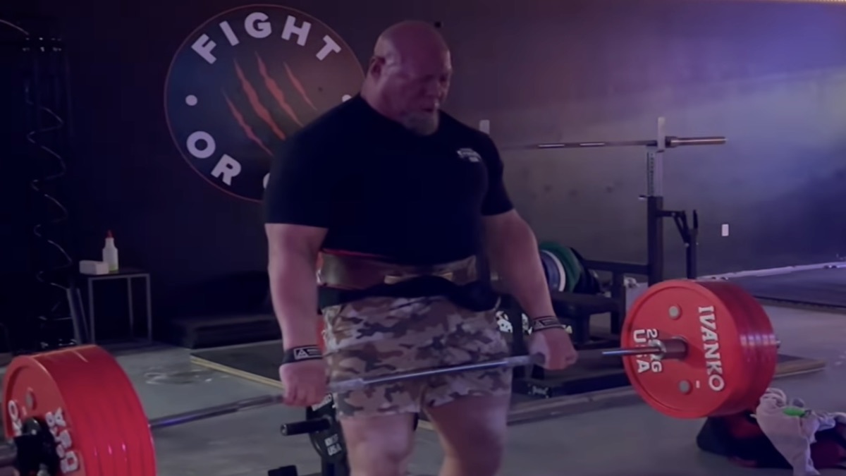 Highschooler deadlifts 600lbs state record and breaks his back!! :  r/Unexpected