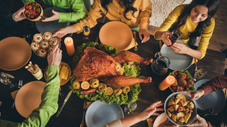 people virtually dinner table with turkey