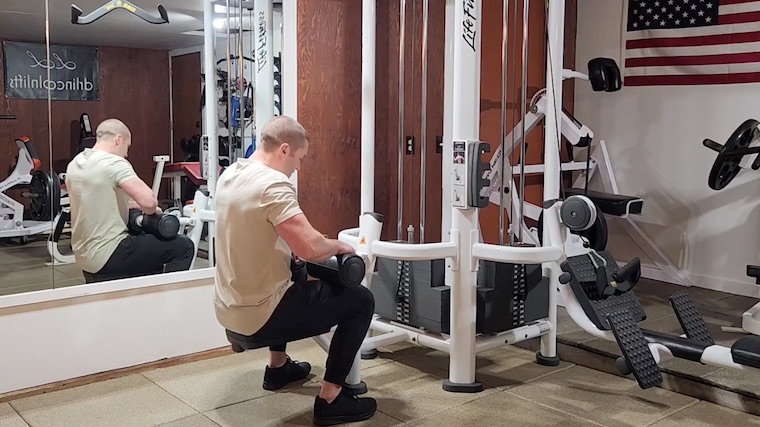 NG Pulldown step one - How to Do the Neutral-Grip Lat Pulldown for a Bigger Back