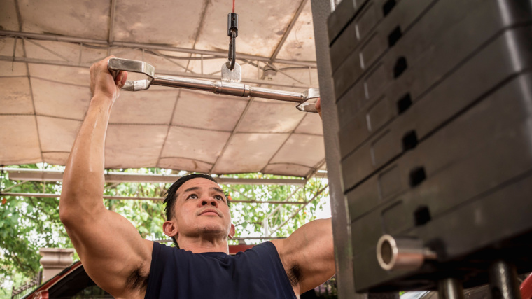 Blow Up Your Back With the Neutral-Grip Pulldown