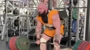 Strongman Leon Miroshnik Deadlifts 410 Kilograms (903.9 Pounds), Nearly 4 Times His Body Weight