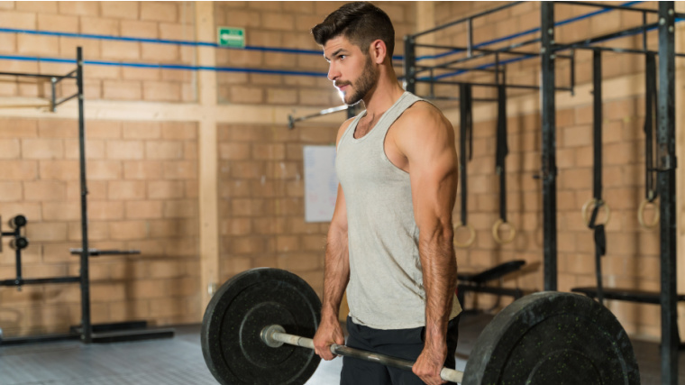 How does the scoring system work in weightlifting at the Olympics?