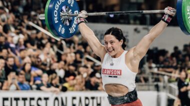 2023 CrossFit Games competitor Emma Lawson performing barbell snatch