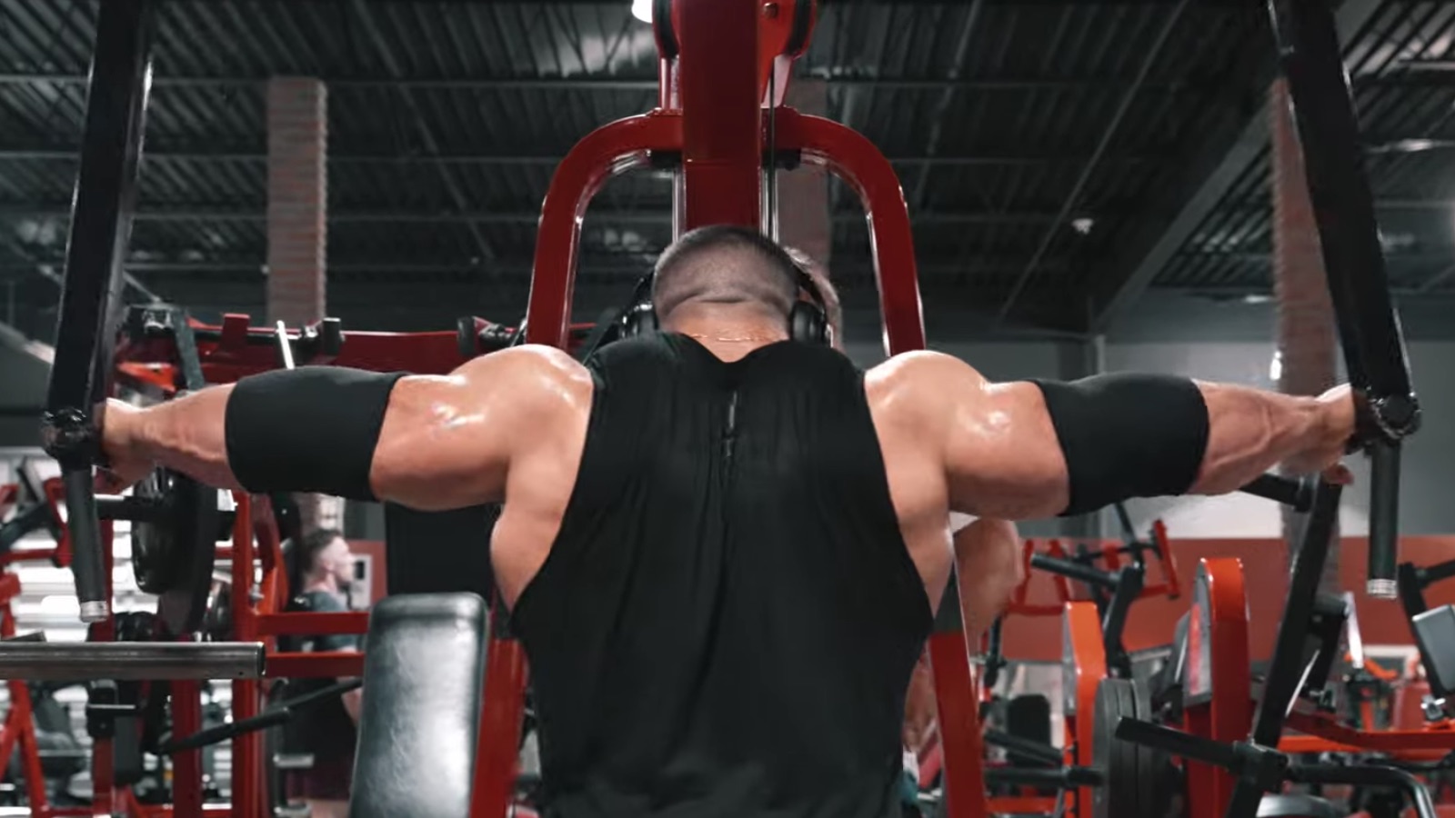 Derek Lunsford Builds Rounded Delts with Shoulder Workout 11 Weeks Out of  2023 Mr. Olympia - Breaking Muscle