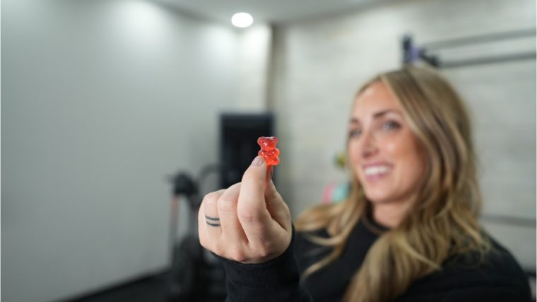 Woman holding a Swoly Creatine Gummy