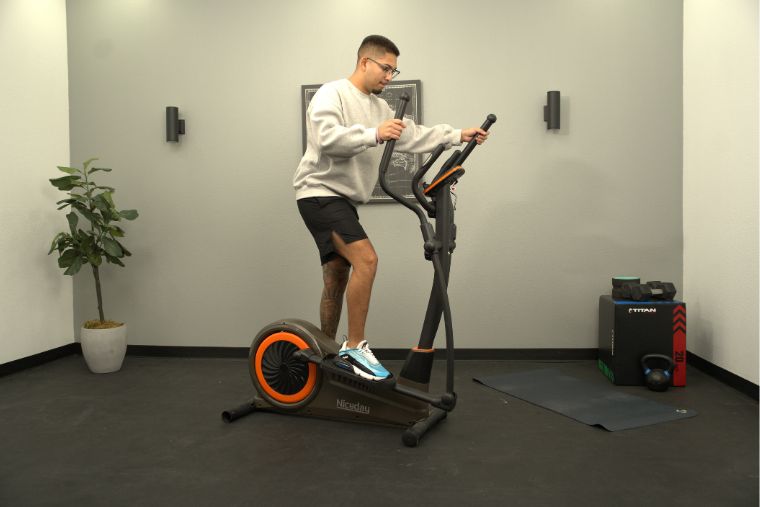 A man using the Niceday Smart Elliptical CT11